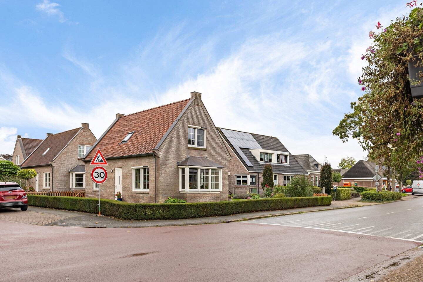Vrijstaande woning te koop: Mr. Harm Smeengeweg 2, Koekange