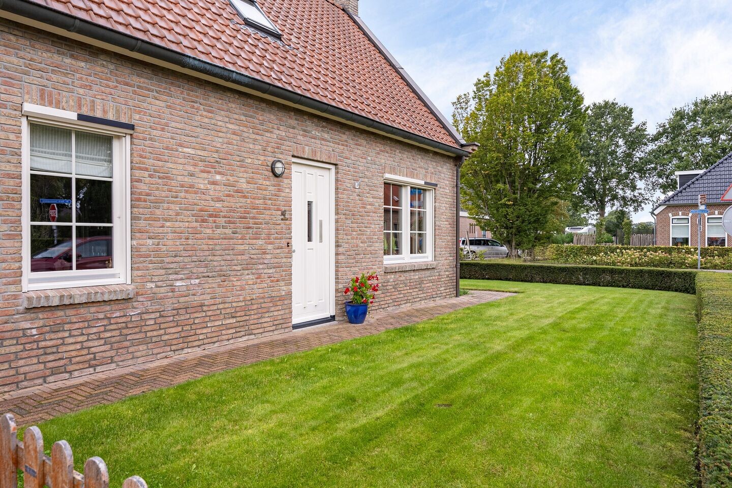 Vrijstaande woning te koop: Mr. Harm Smeengeweg 2, Koekange