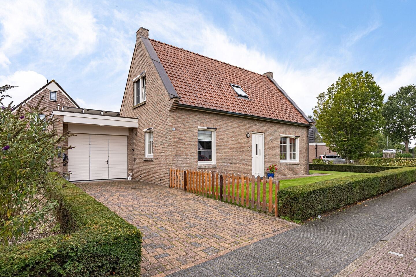 Vrijstaande woning te koop: Mr. Harm Smeengeweg 2, Koekange
