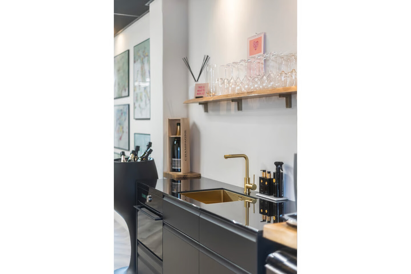 Tussenwoning te koop: Van Karnebeekstraat 26, Zwolle