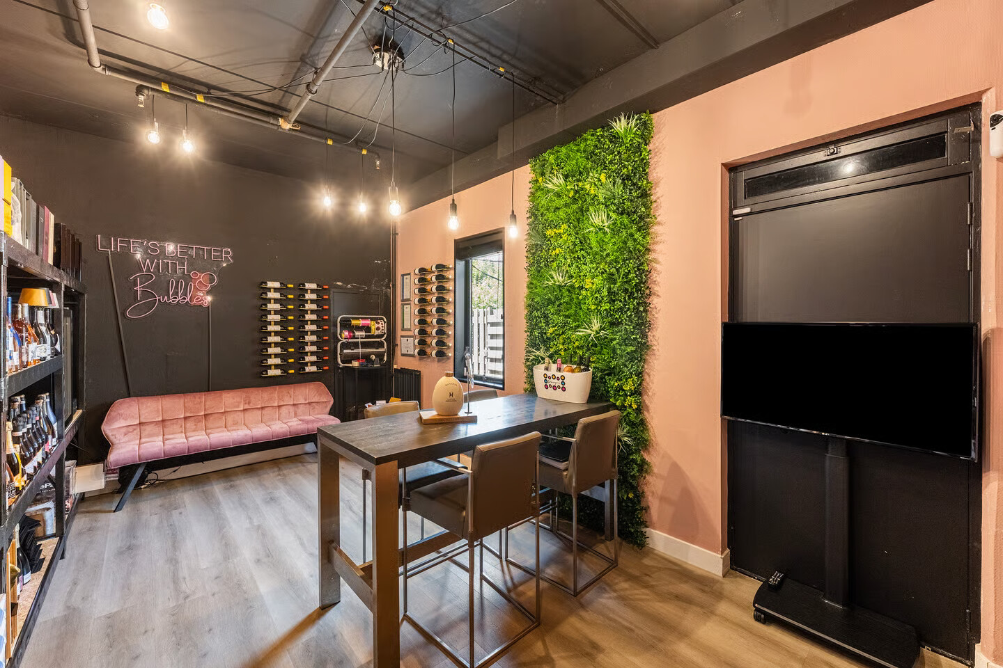 Tussenwoning te koop: Van Karnebeekstraat 26, Zwolle