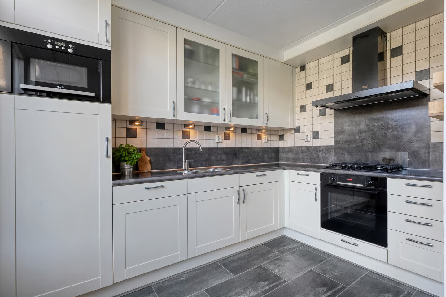 Tussenwoning te koop: Van Hemertmarke 5, Zwolle
