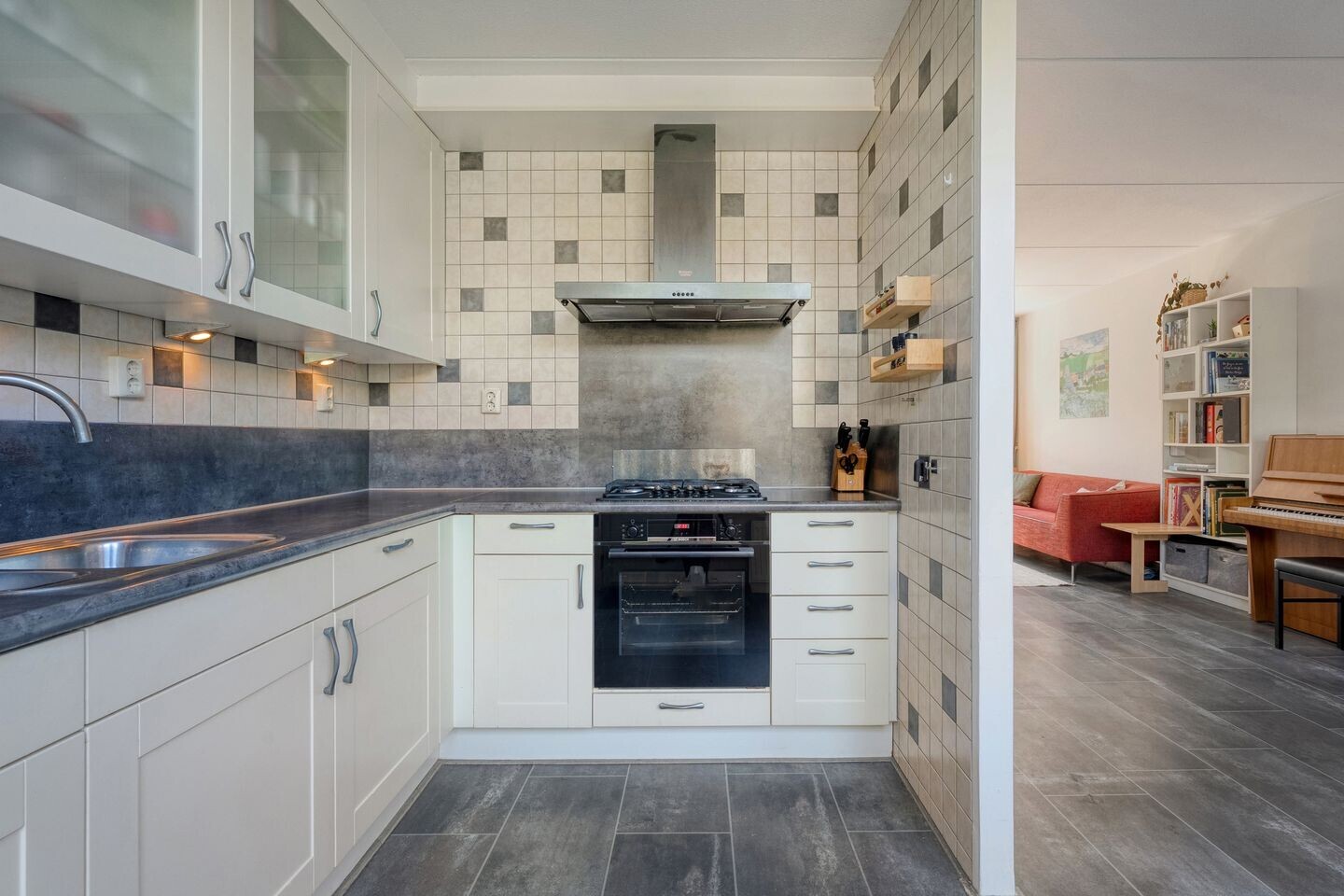 Tussenwoning te koop: Van Hemertmarke 5, Zwolle