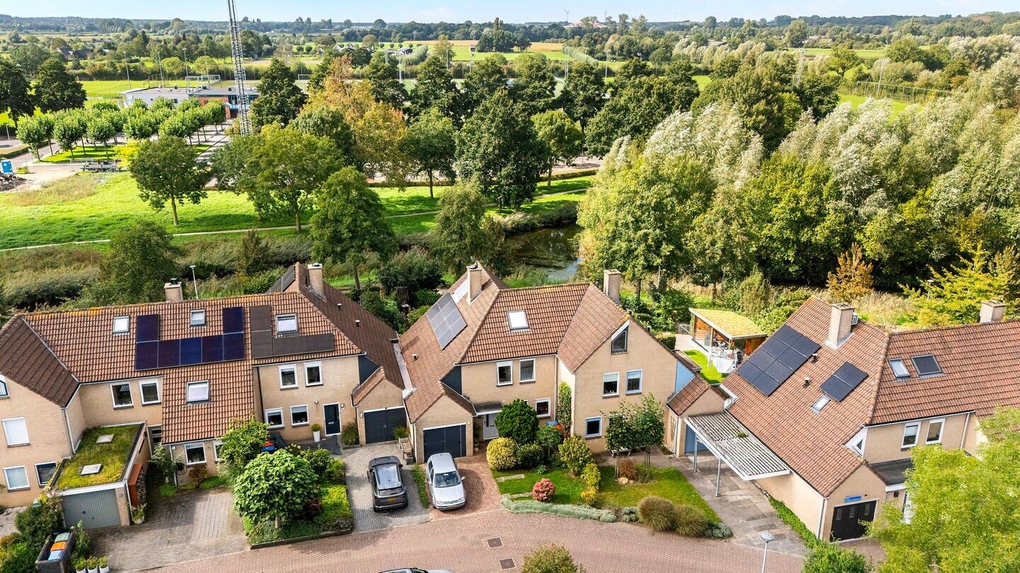 Hoekwoning te koop: Van Middachtenmarke 9, Zwolle