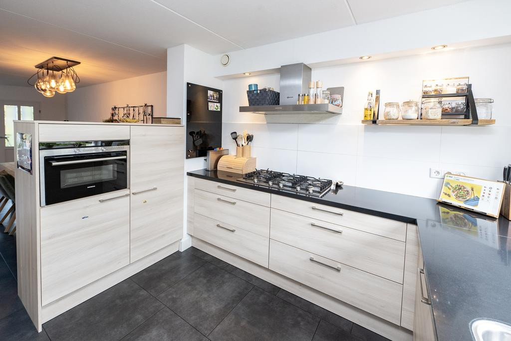 Tussenwoning te koop: Vrouwenlaan 67, Zwolle