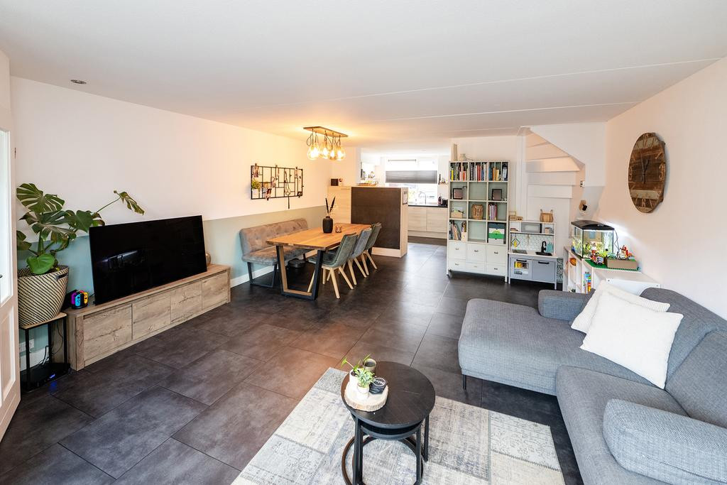 Tussenwoning te koop: Vrouwenlaan 67, Zwolle