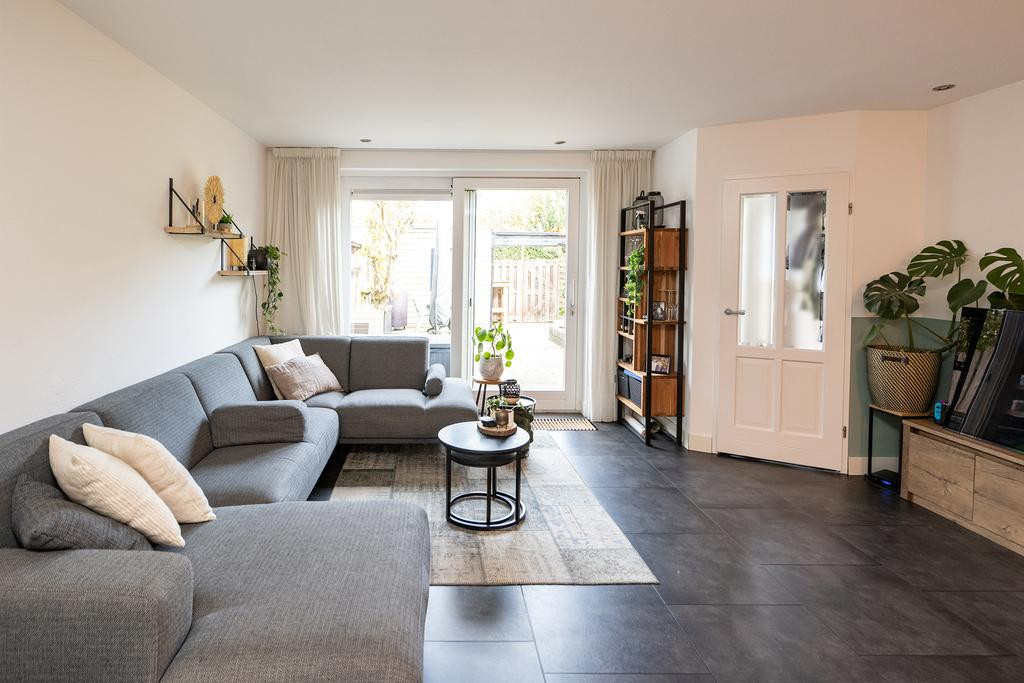 Tussenwoning te koop: Vrouwenlaan 67, Zwolle
