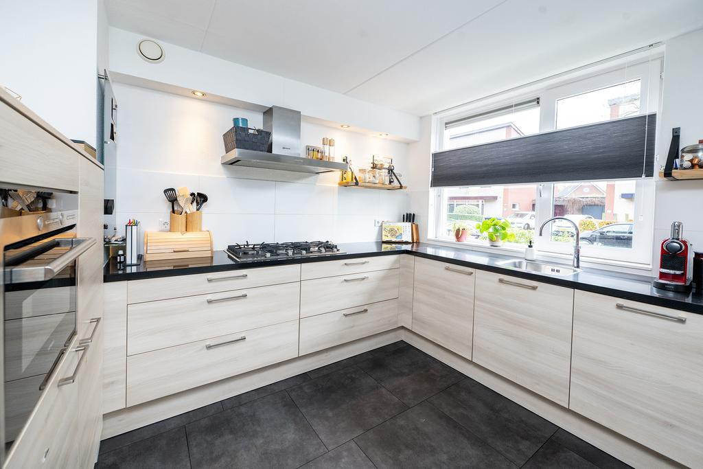 Tussenwoning te koop: Vrouwenlaan 67, Zwolle