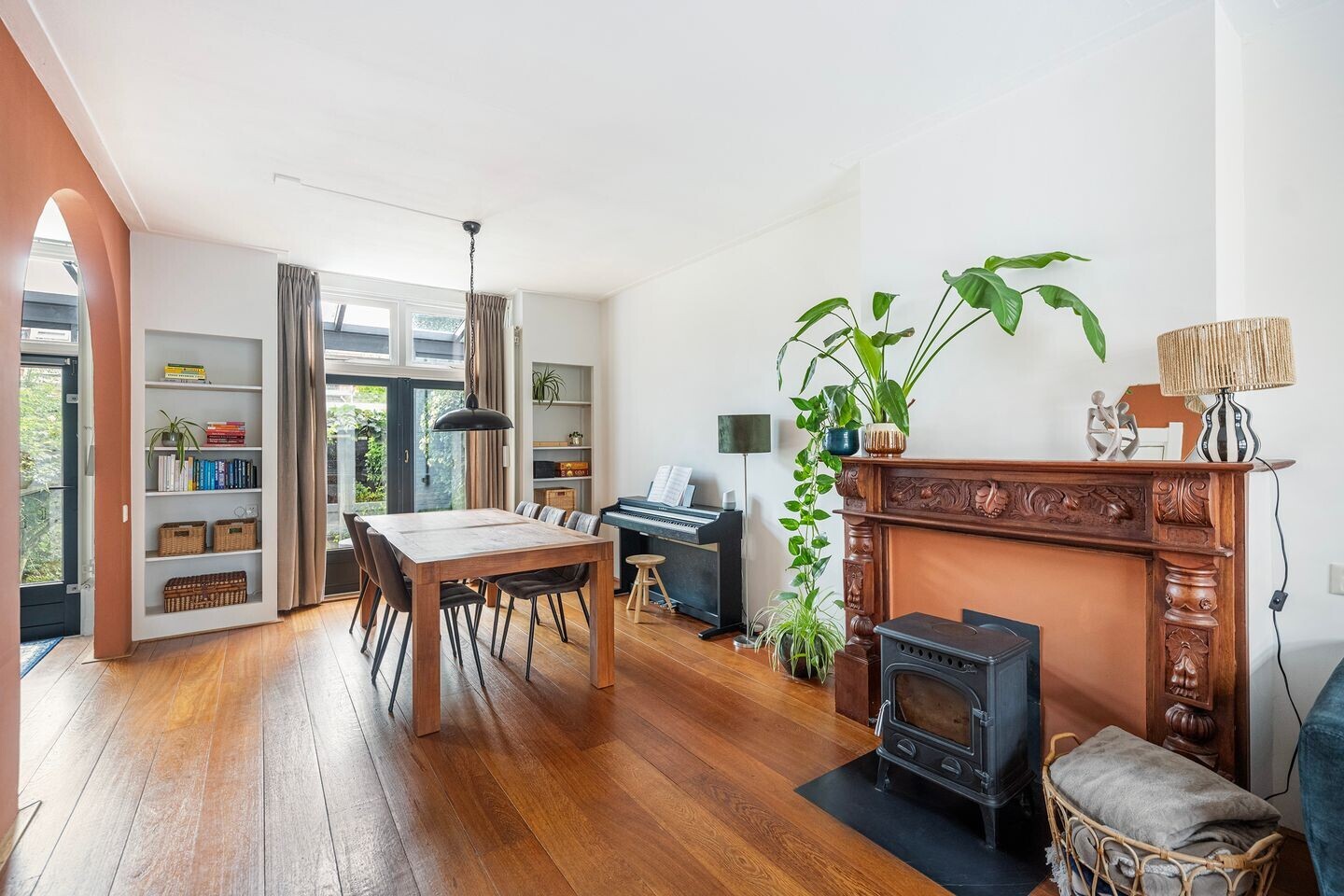 Tussenwoning te koop: Rembrandtlaan 37, Zwolle