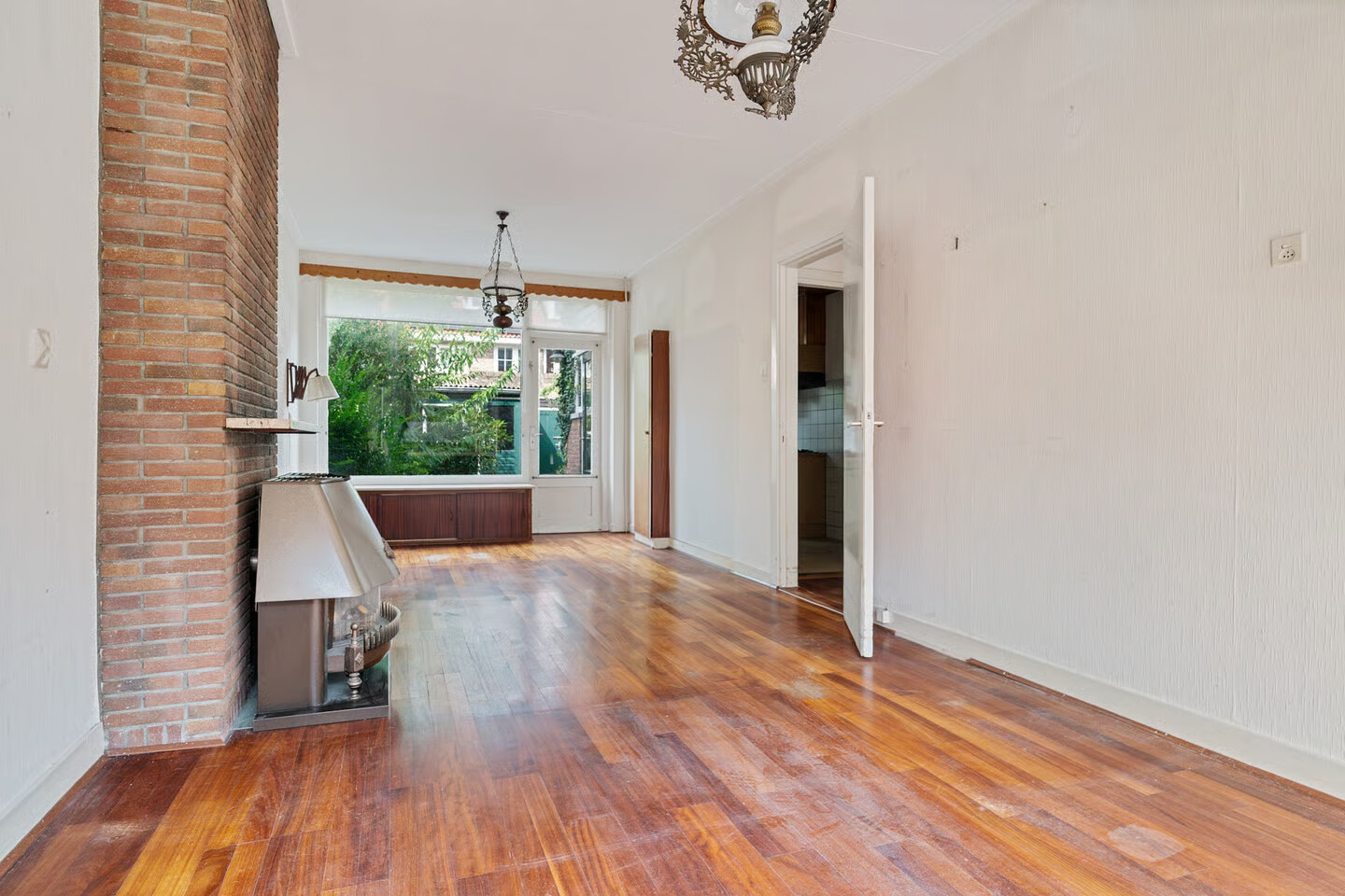 Tussenwoning te koop: De Genestetstraat 55, Zwolle