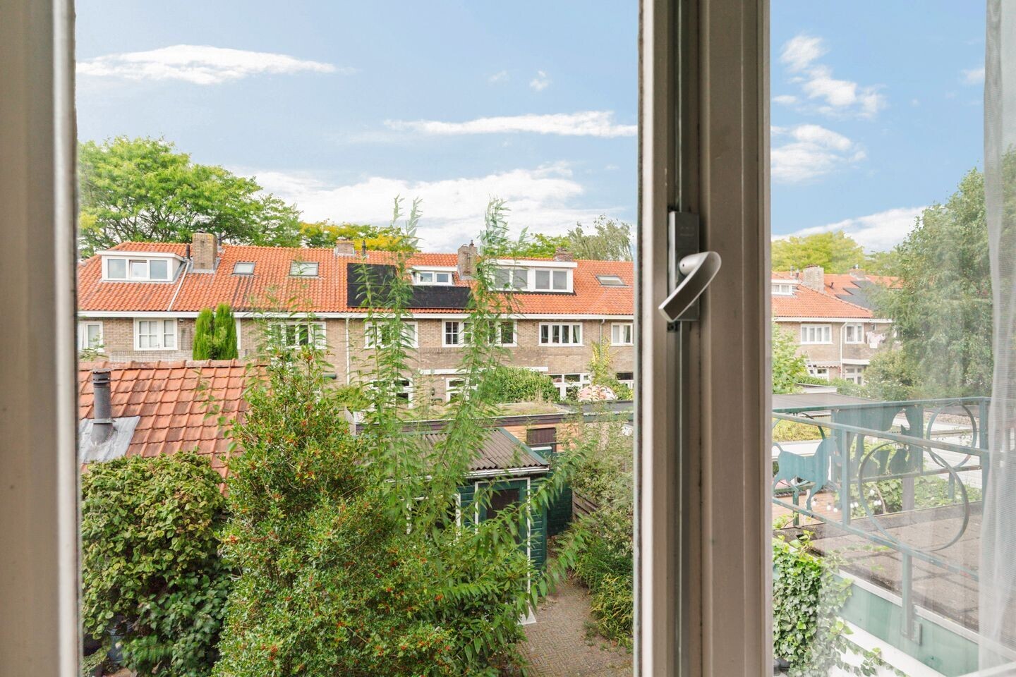 Tussenwoning te koop: De Genestetstraat 55, Zwolle