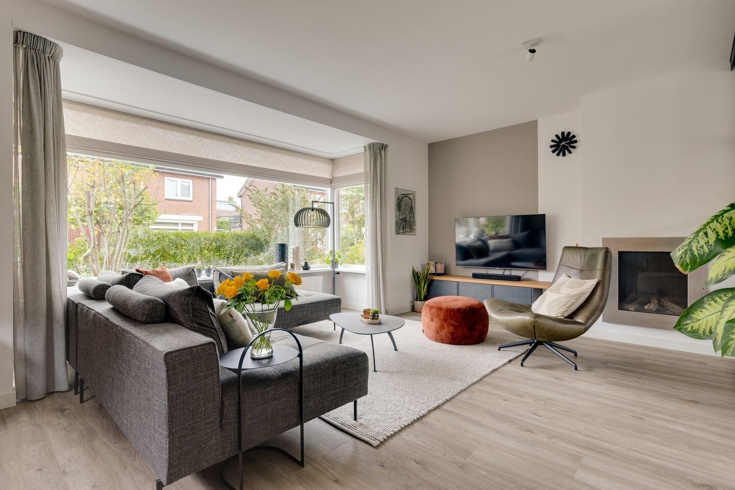 Twee-onder-één-kap te koop: Carry van Bruggenstraat 6, Zwolle
