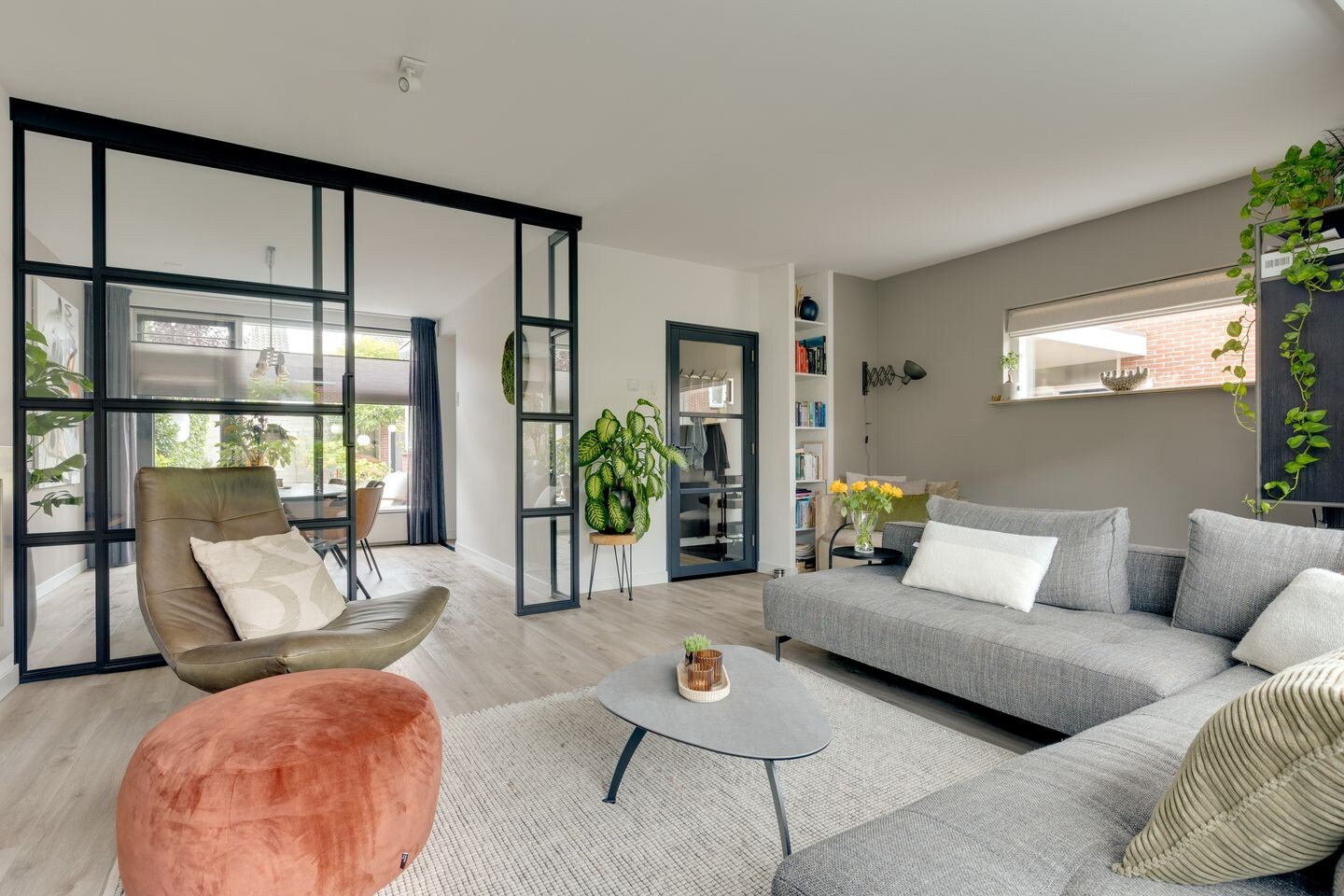 Twee-onder-één-kap te koop: Carry van Bruggenstraat 6, Zwolle
