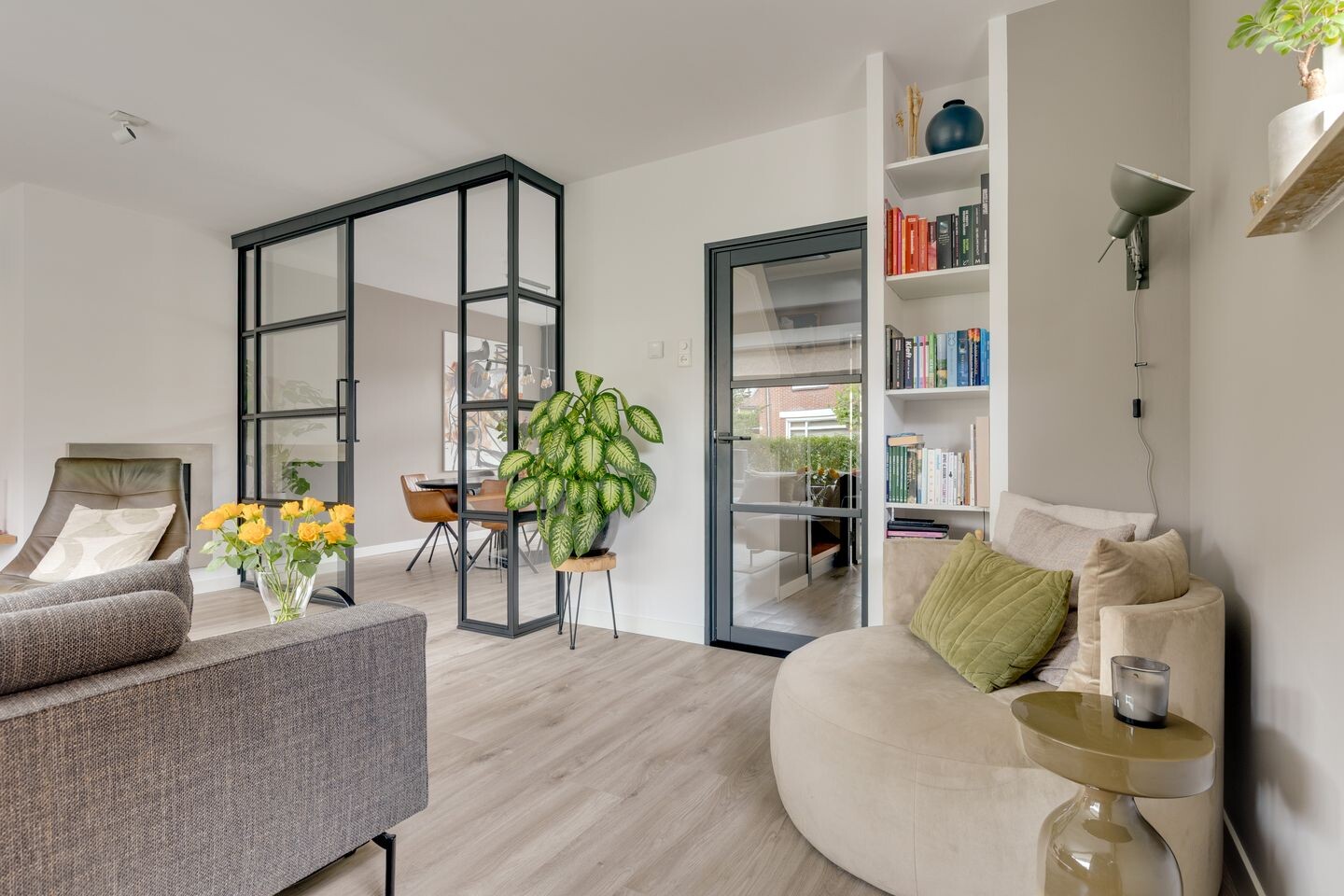 Twee-onder-één-kap te koop: Carry van Bruggenstraat 6, Zwolle