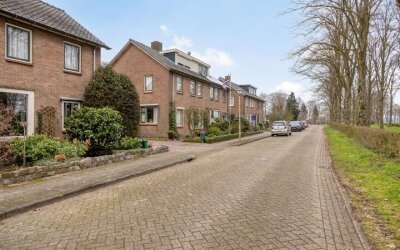Kroesenallee 13