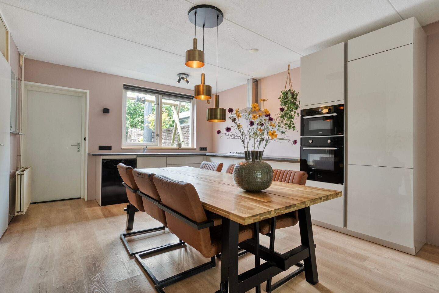 Tussenwoning te koop: Zeisweg 16, Zwolle
