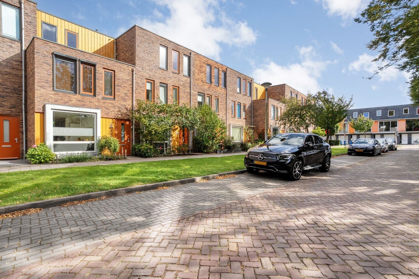 Tussenwoning te koop: Beethovenlaan 326, Zwolle