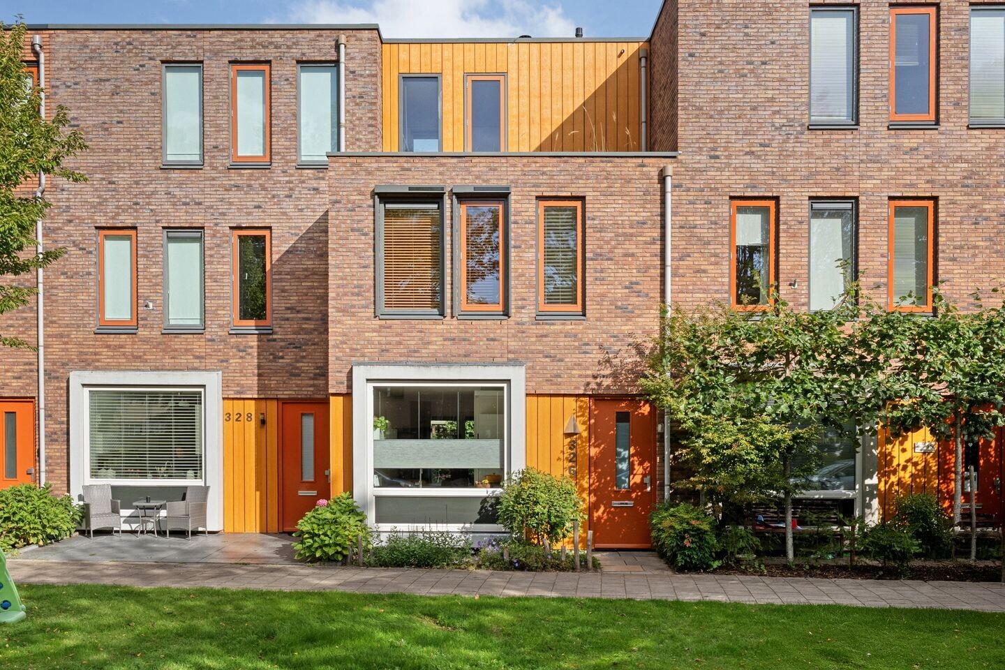 Tussenwoning te koop: Beethovenlaan 326, Zwolle