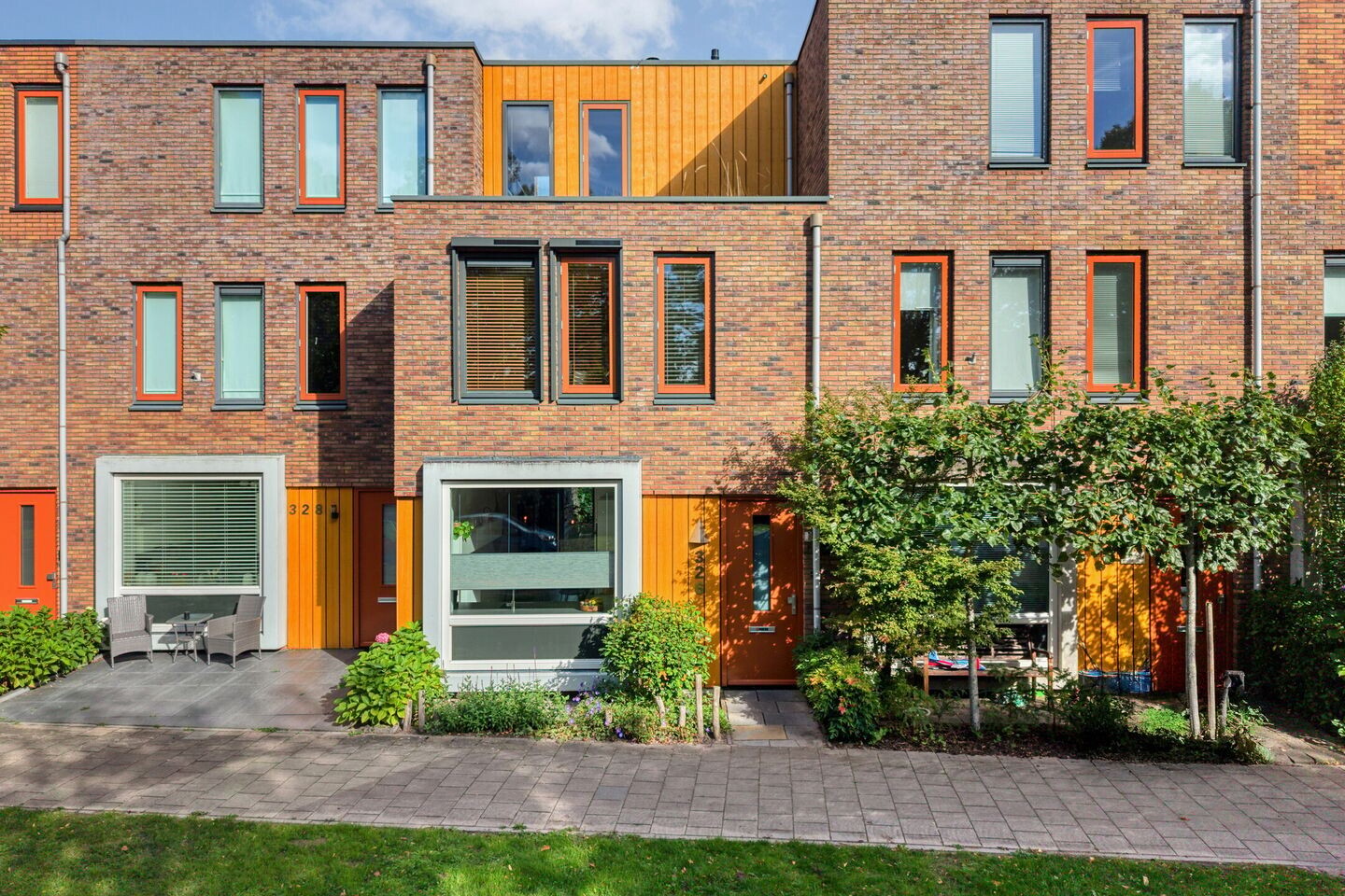 Tussenwoning te koop: Beethovenlaan 326, Zwolle