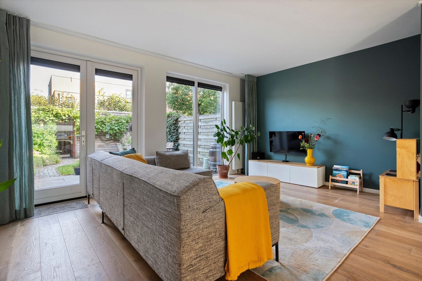 Tussenwoning te koop: Beethovenlaan 326, Zwolle