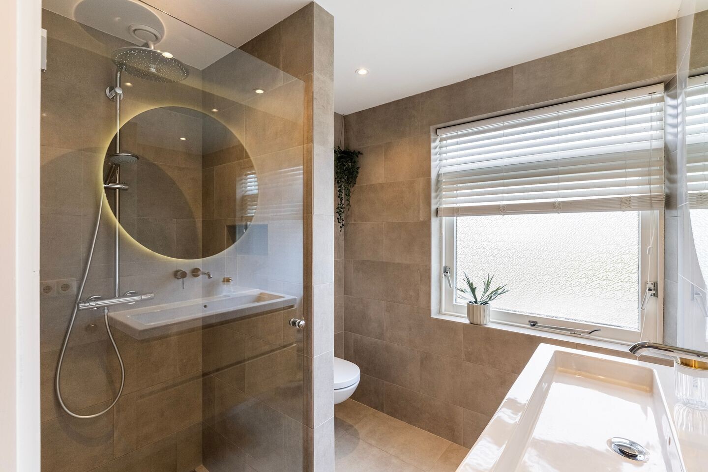 Tussenwoning te koop: Hagedoornweg 4, Zwolle