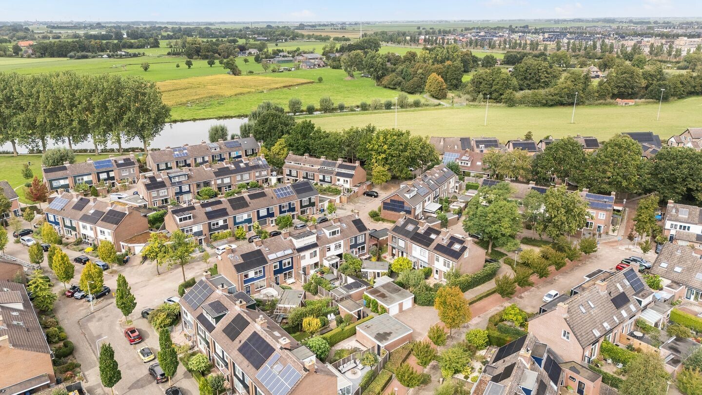 Tussenwoning te koop: Hagedoornweg 4, Zwolle