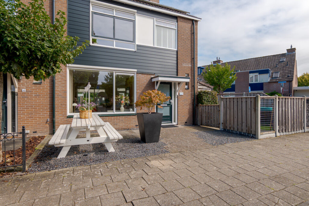 Hoekwoning te koop: Ereprijsweg 2, Zwolle