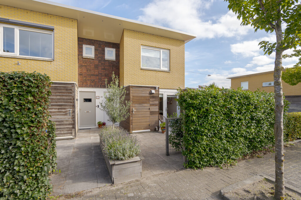 Hoekwoning te koop: Wulphof 19, Zwolle