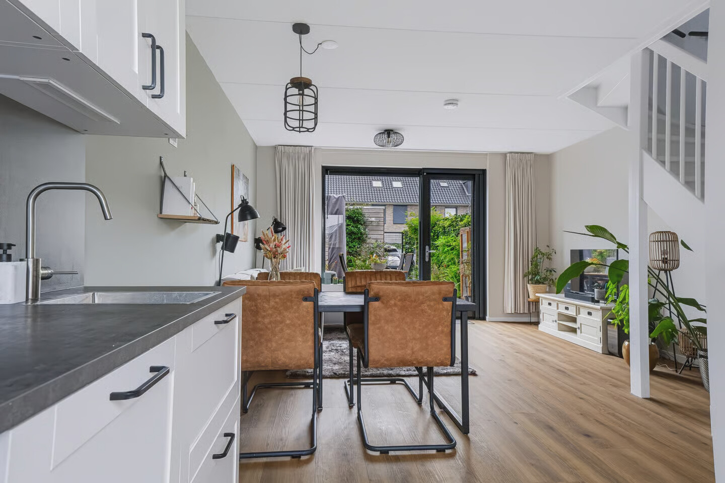 Tussenwoning te koop: Blauwselmolen 5, Zwolle