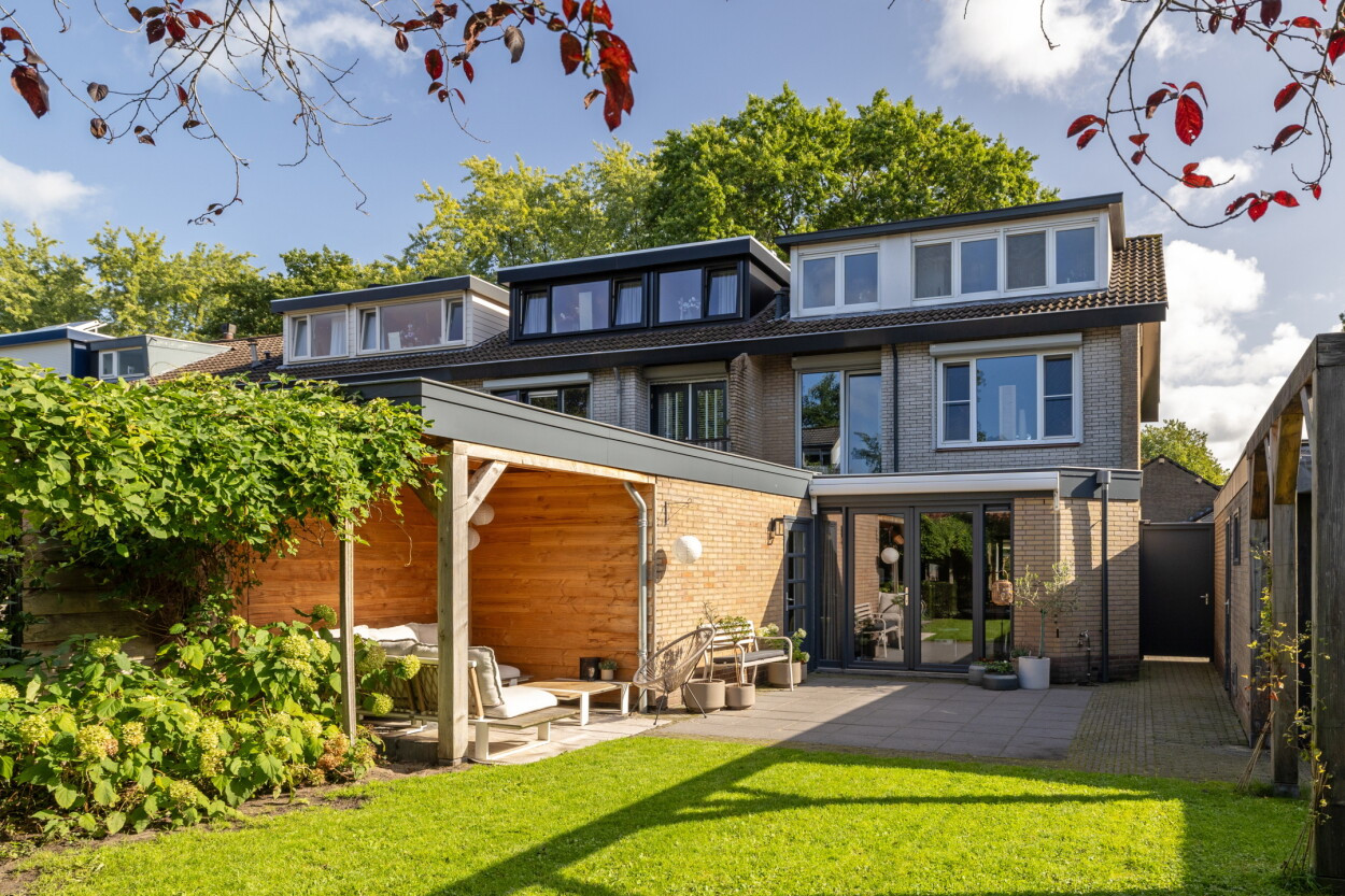 Hoekwoning te koop: Talmastraat 1, Nunspeet