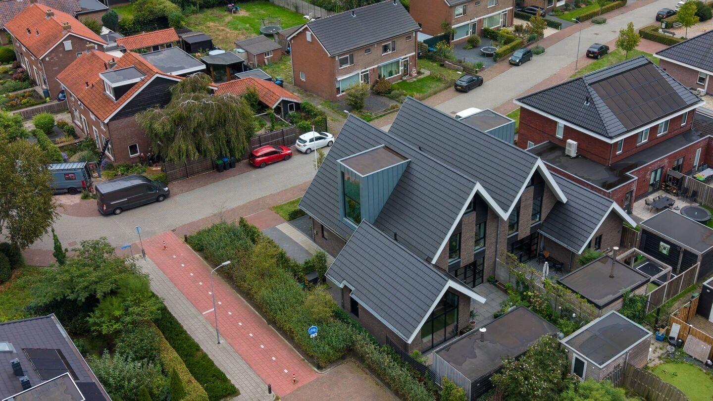 Twee-onder-één-kap te koop: Weversweg 2, Hulshorst