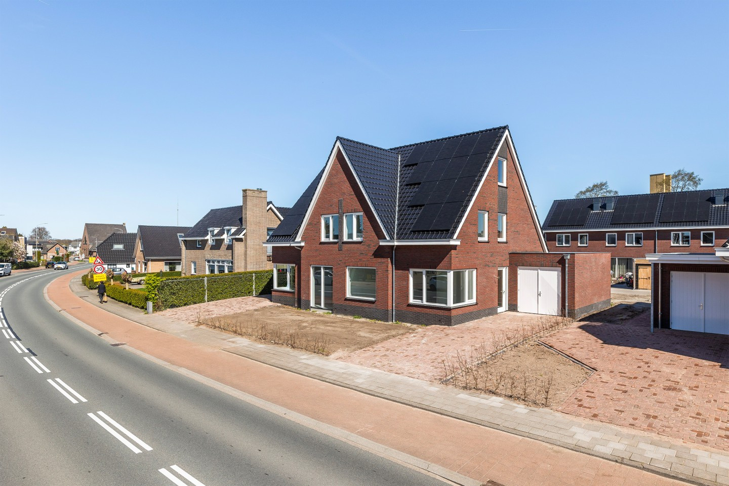 Twee-onder-één-kap te koop: Stationsweg 28, Wezep