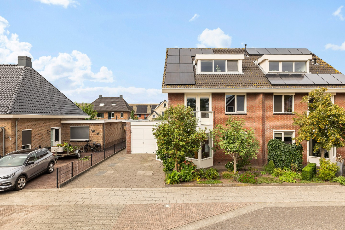Twee-onder-één-kap te koop: Marga Klompéstraat 10, Wezep