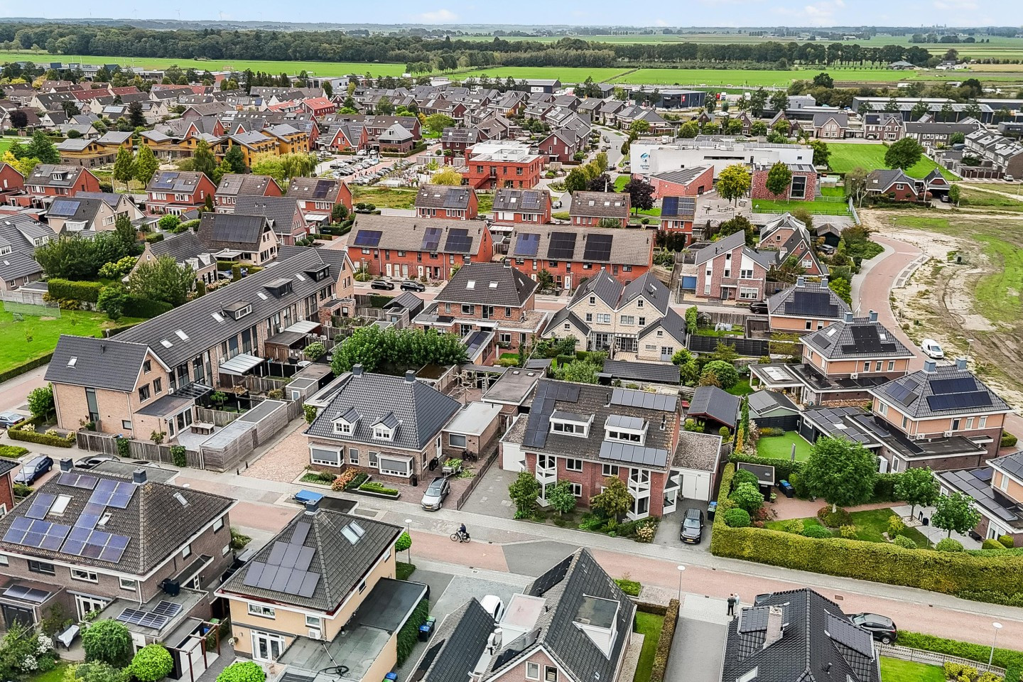 Twee-onder-één-kap te koop: Marga Klompéstraat 10, Wezep