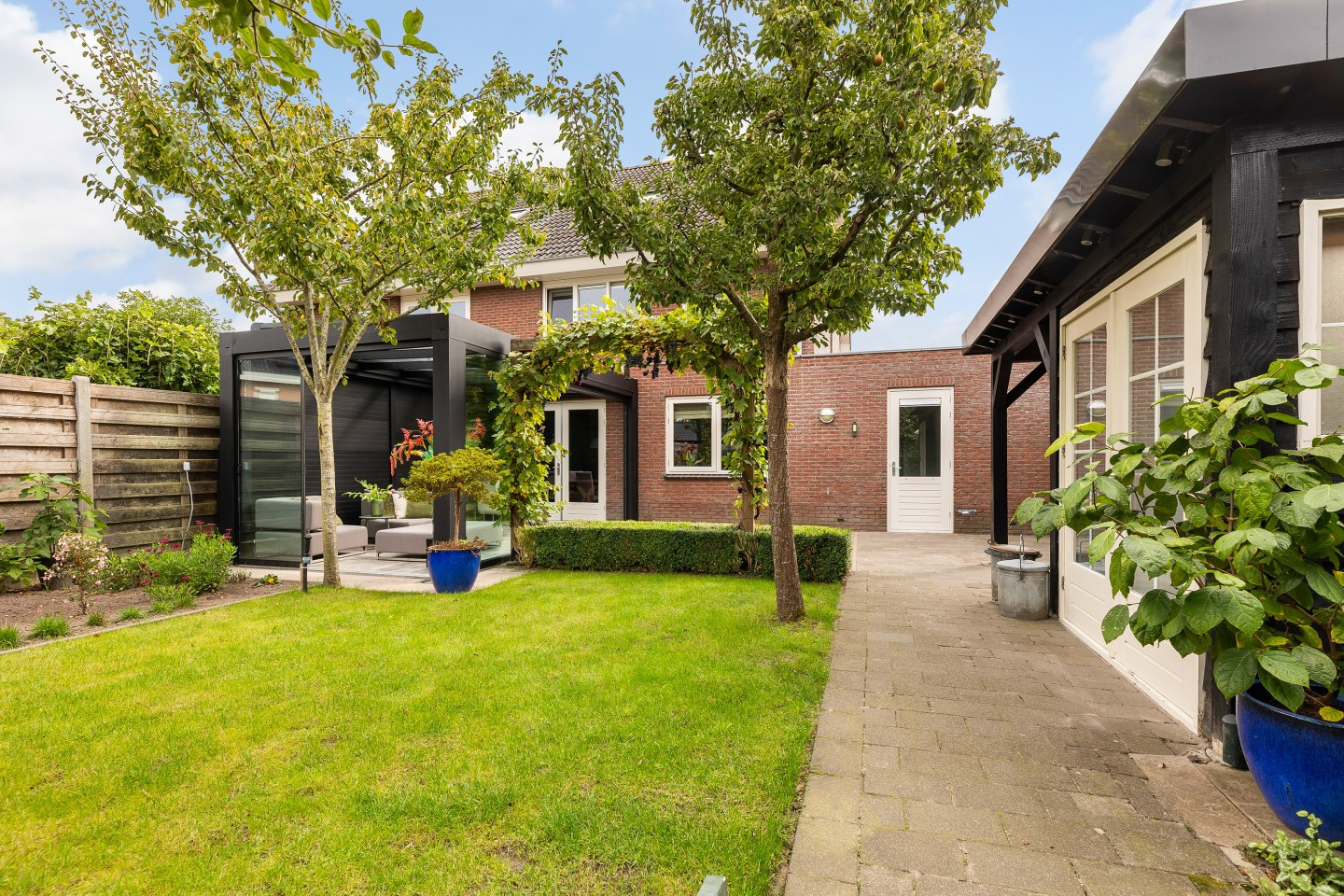 Twee-onder-één-kap te koop: Marga Klompéstraat 10, Wezep