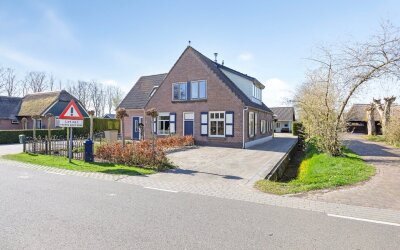 Bovenstraat. 25