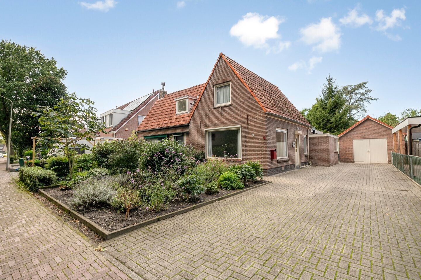 Twee-onder-één-kap te koop: Molenkampweg 6, Heerde