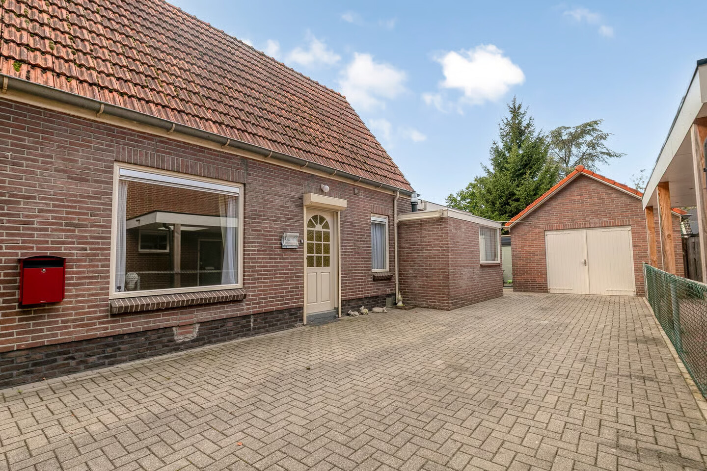 Twee-onder-één-kap te koop: Molenkampweg 6, Heerde