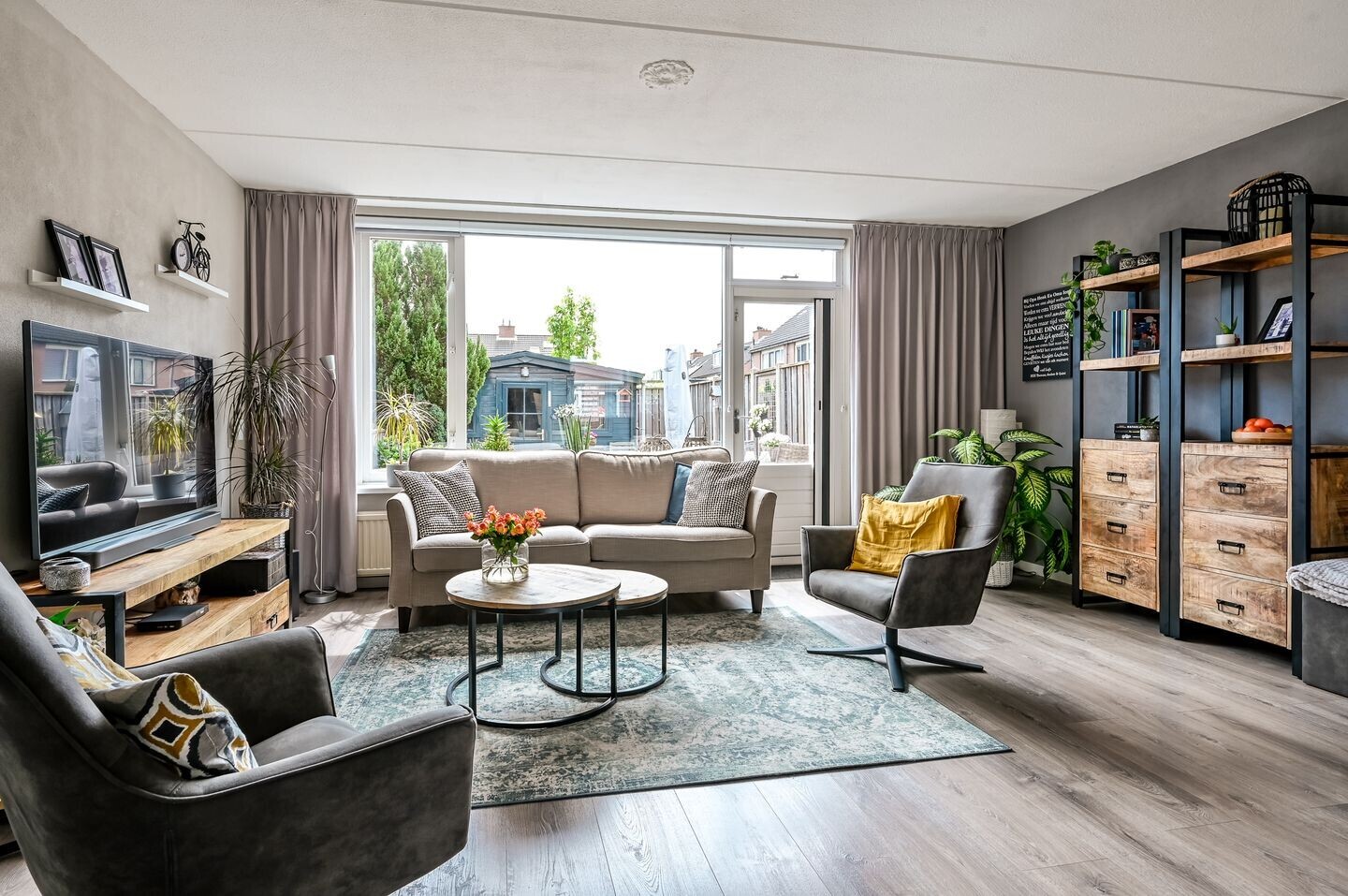 Tussenwoning te koop: Oostzeestraat 210, Lelystad
