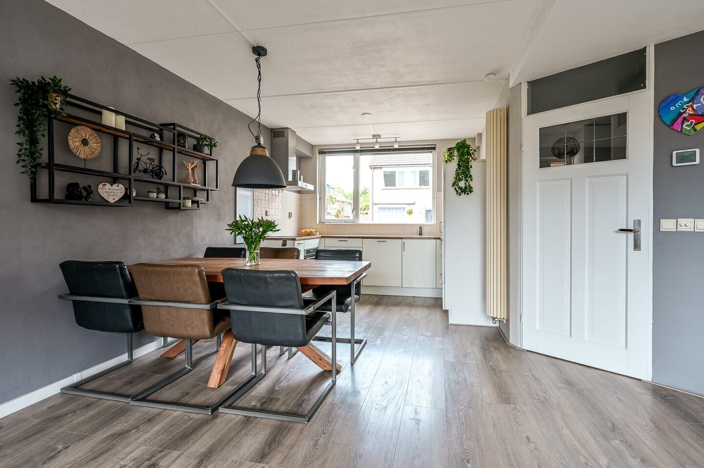 Tussenwoning te koop: Oostzeestraat 210, Lelystad