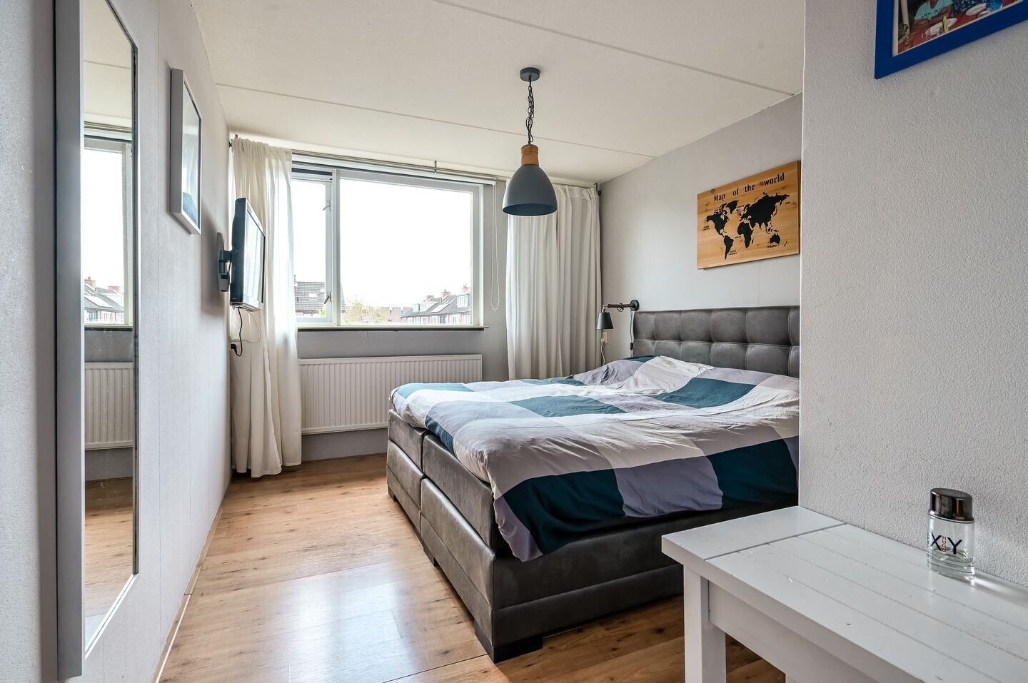 Tussenwoning te koop: Oostzeestraat 210, Lelystad