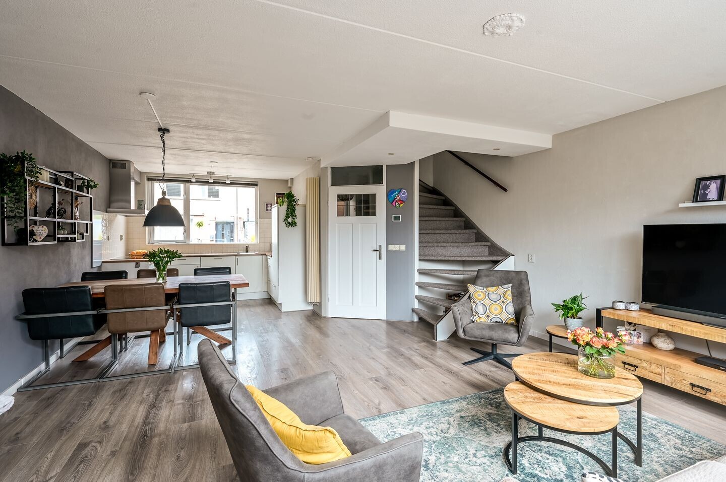 Tussenwoning te koop: Oostzeestraat 210, Lelystad
