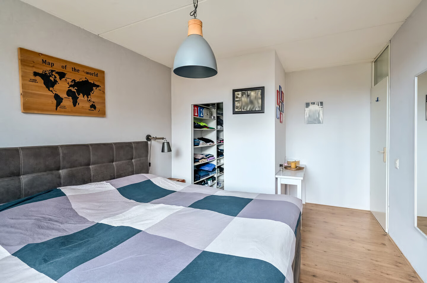 Tussenwoning te koop: Oostzeestraat 210, Lelystad