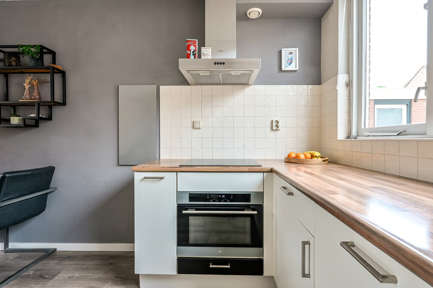 Tussenwoning te koop: Oostzeestraat 210, Lelystad