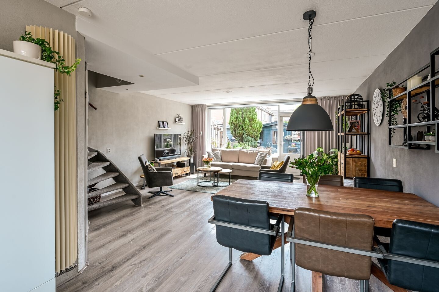 Tussenwoning te koop: Oostzeestraat 210, Lelystad