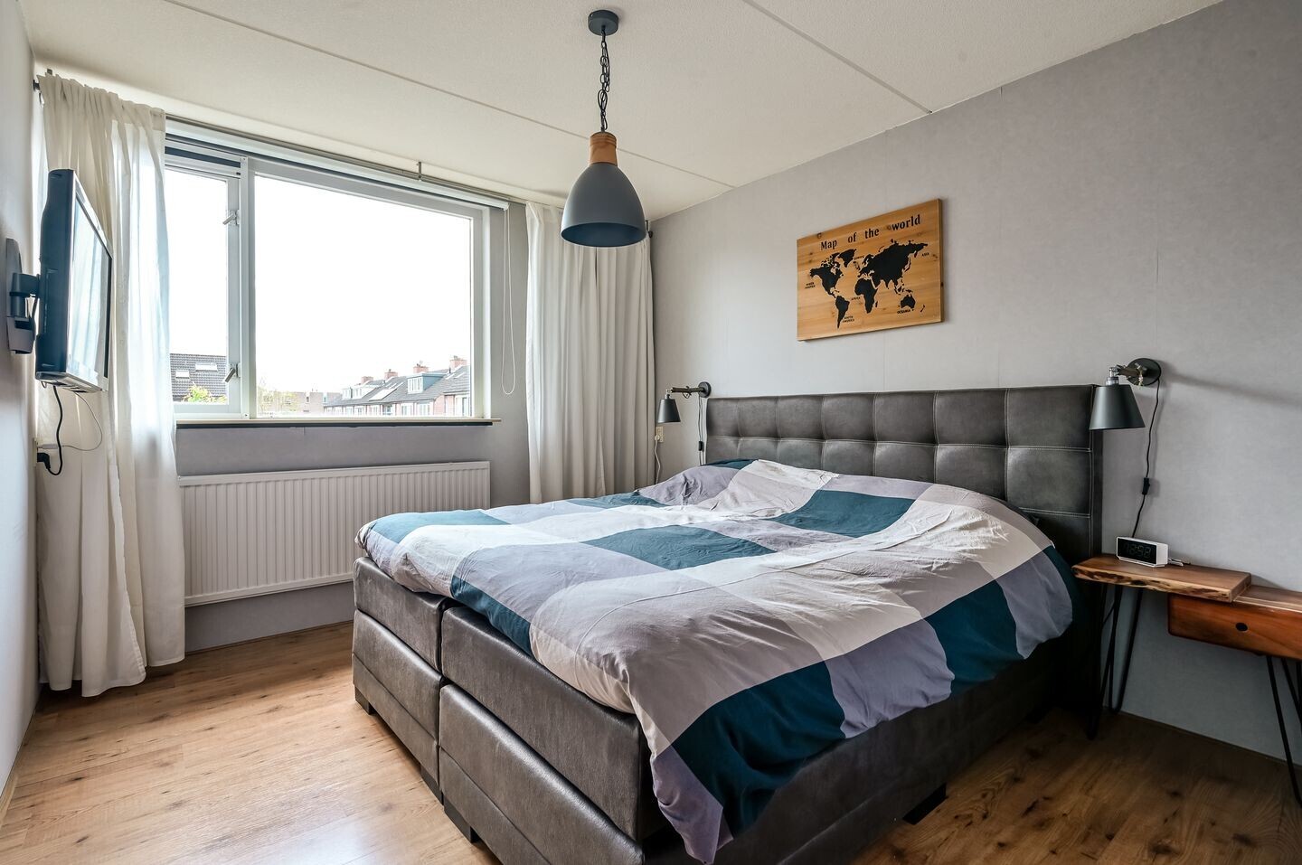 Tussenwoning te koop: Oostzeestraat 210, Lelystad