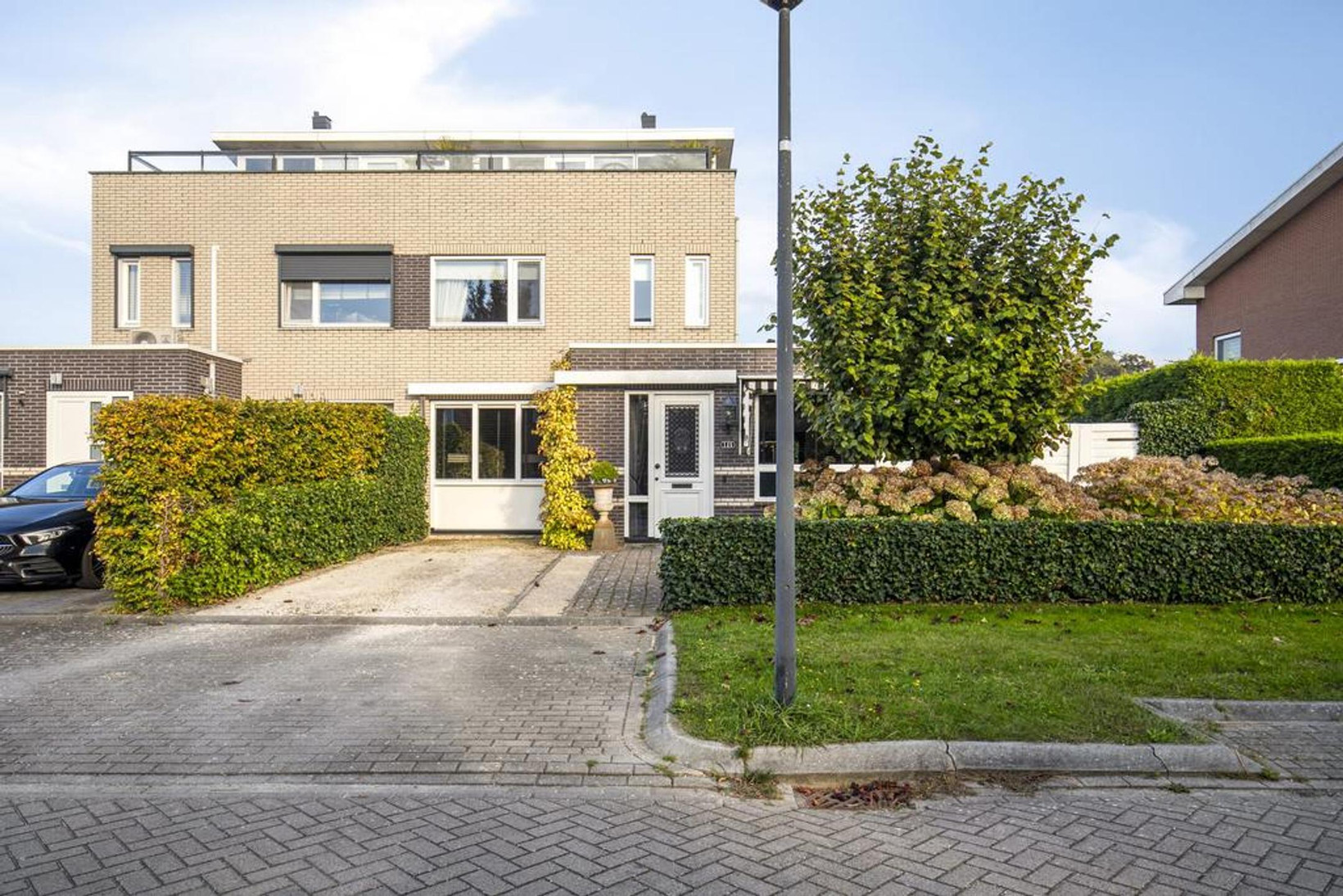 Twee-onder-één-kap te koop: Albatroslaan 148, Lelystad