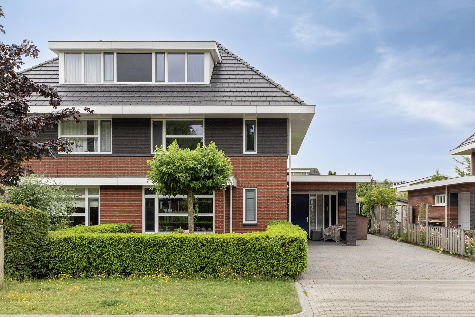 Twee-onder-één-kap te koop: Albatroslaan 221, Lelystad
