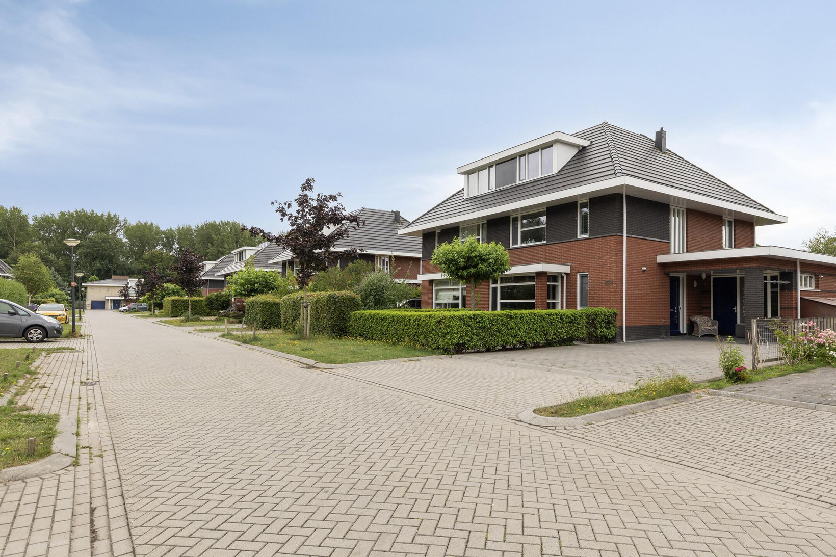Twee-onder-één-kap te koop: Albatroslaan 221, Lelystad
