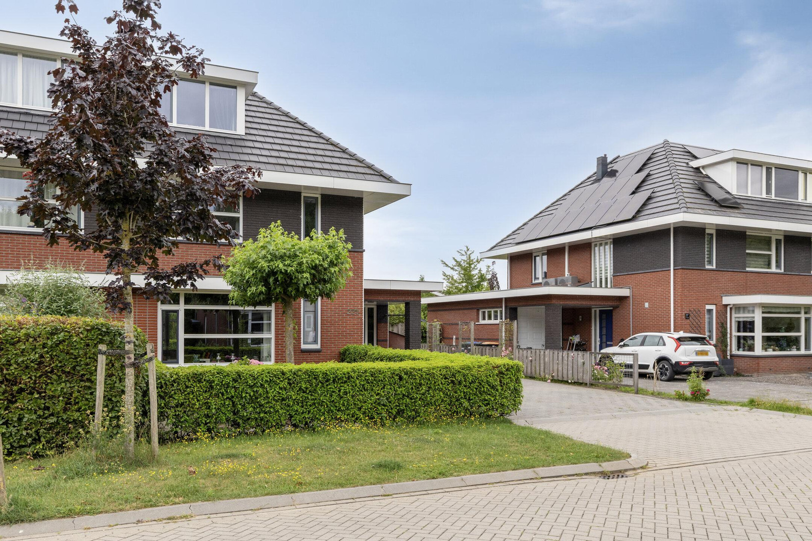Twee-onder-één-kap te koop: Albatroslaan 221, Lelystad